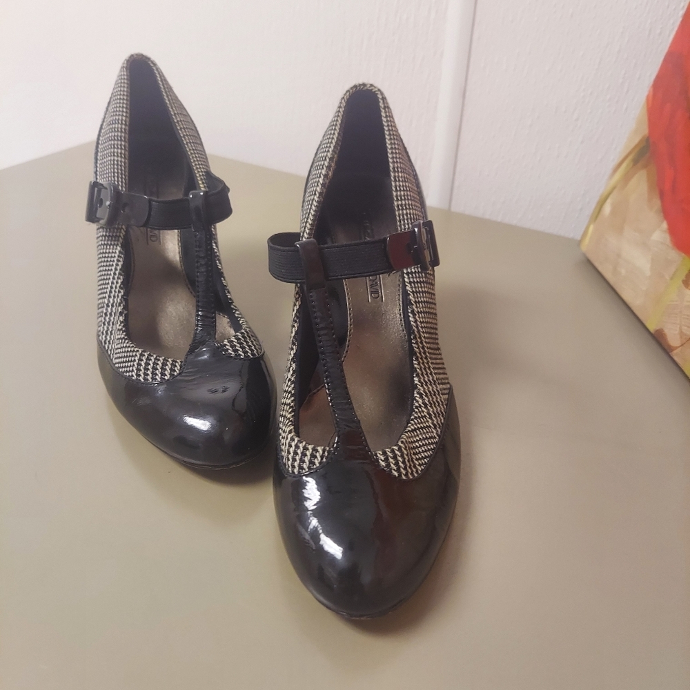 Circa Joan & David Women’s Sz 6 M Black & White Houndstooth Heels T Strap